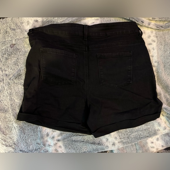 Black dressy shorts - Picture 2 of 6